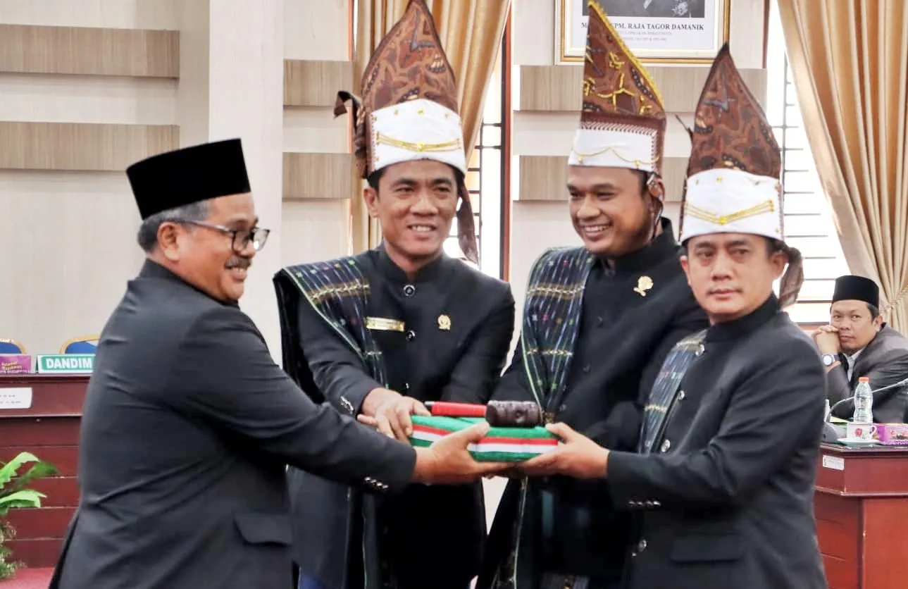 *Pimpinan DPRD Kabupaten Simalungun Periode 2024-2029 Ucapkan Sumpah/Janji*