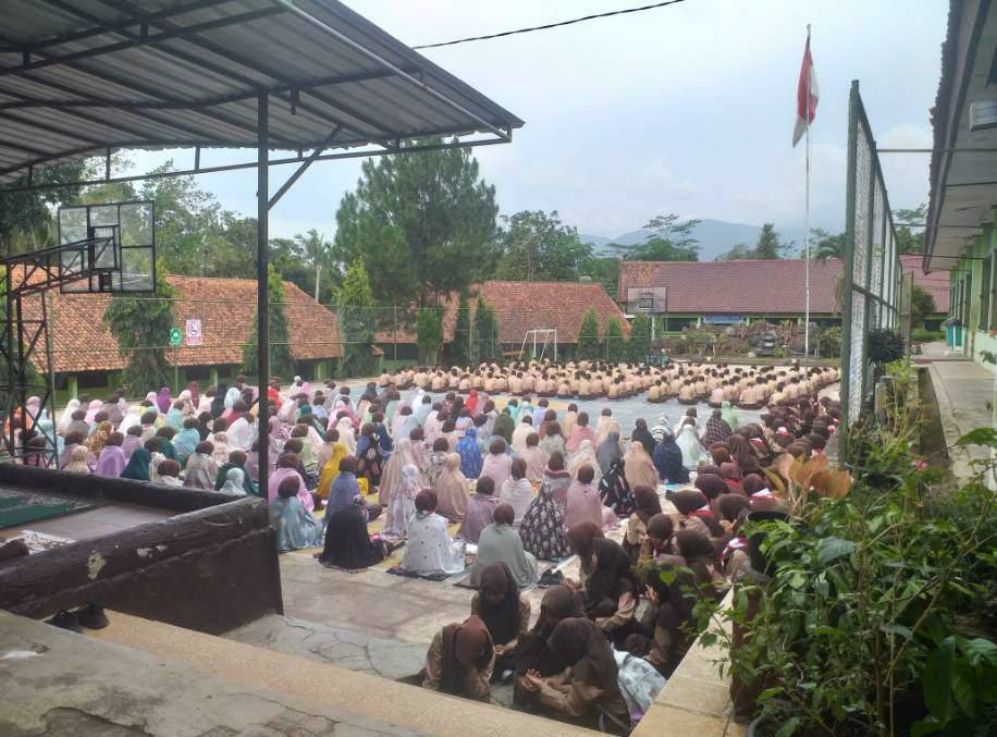 Meningkatkan Keimanan & Ketakwaan Siswa SMPN 3 Kawali Shallat Dhuha Bersama