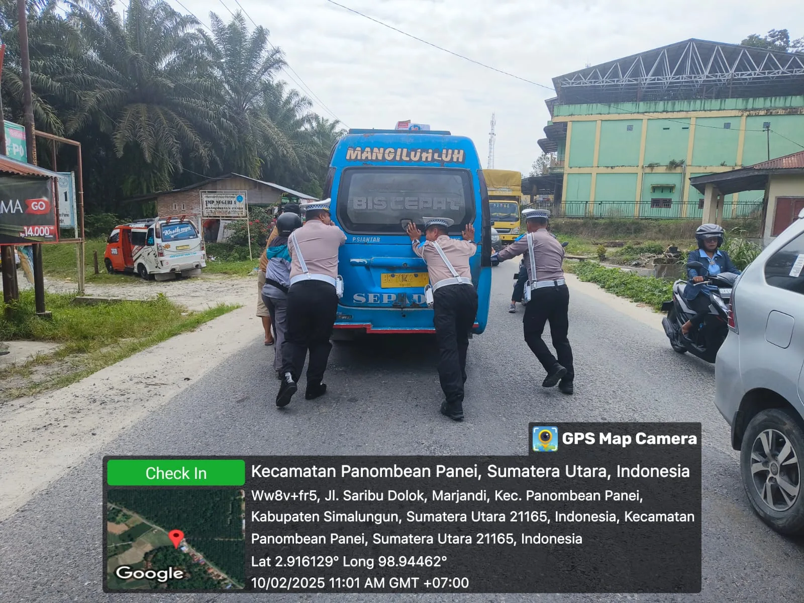 Polri Hadir untuk Masyarakat: Satlantas Polres Simalungun Sigap Bantu Bus Mogok dan Gelar Operasi Keselamatan Toba 2025