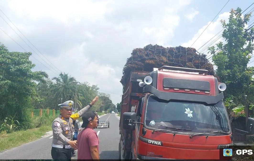 Ops Keselamatan Toba, Kasat Lantas Polres Simalungun Tegaskan Pengawasan Ketat Truk ODOL Jelang Idul Fitri 1446 H