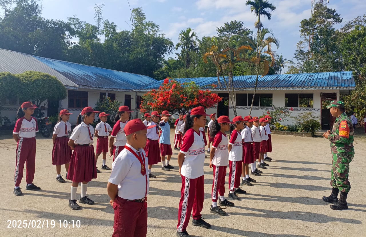 Generasi Muda Dibekali Wasbang dan PBB oleh Babinsa Raya di SDN Silou Buttu”