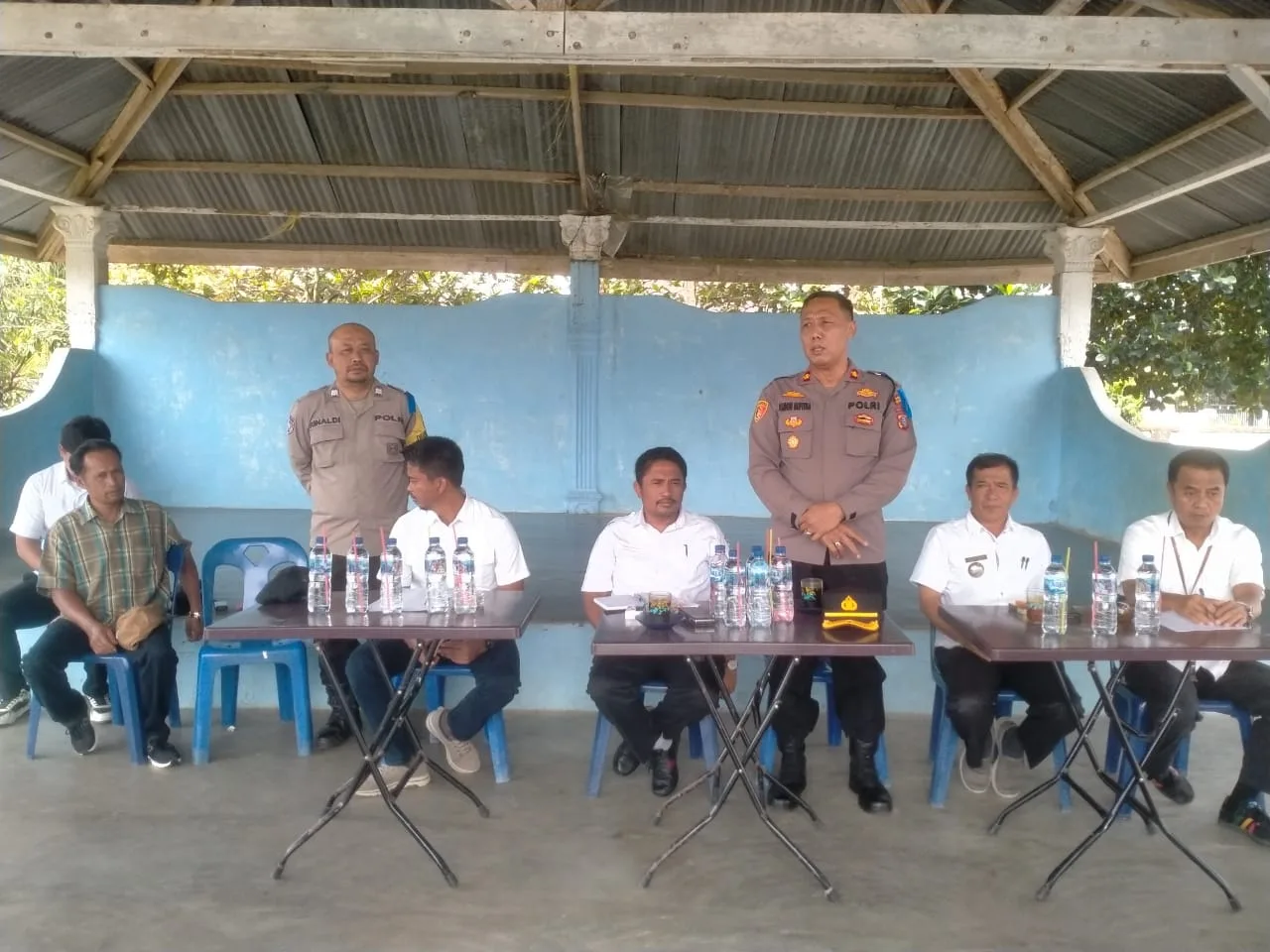 Kapolsek Tanah Jawa Hadiri Rapat Dengar Pendapat Layanan PDAM Tirta Lihou, Capai Tiga Kesepakatan Penting