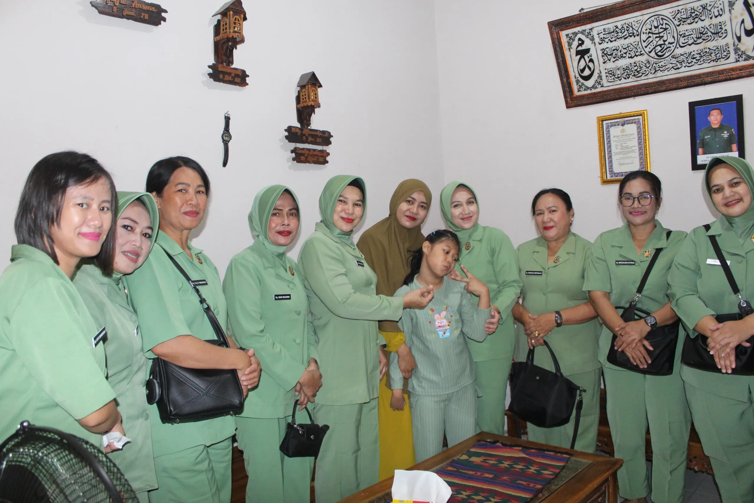 Dalam Rangka HUT ke-79 Persit,  Persit KCK Cab XXXIV Dim 0207/SML Gelar Anjangsana Kepada Anak Berkebutuhan Khusus