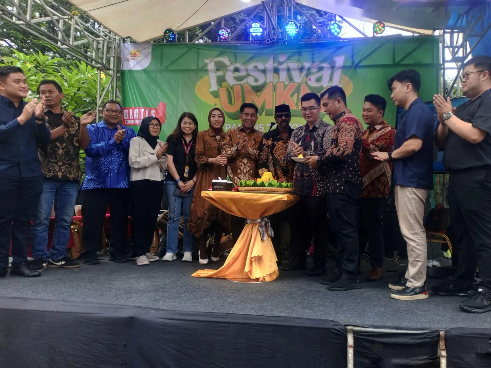 HUT ke7, Hotel Pakons Prime Bagi-Bagi Kacamata dan Festival UMKM