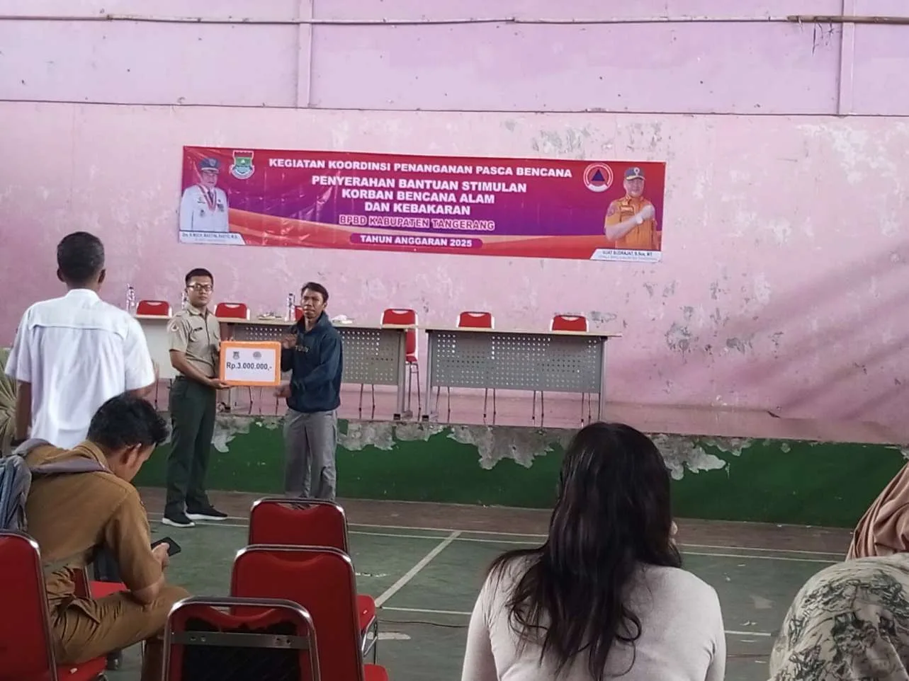 Penyaluran Bantuan Untuk Stimulan Korban Bencana Alam Puting Beliung di Kabupaten Tangerang