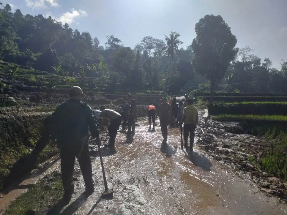 Sekda Ciamis Meninjau Bencana Longsor Payungagung