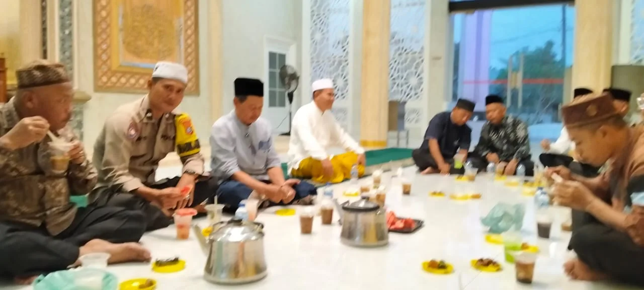 Bhabinkamtibmas Polsek Bosar Maligas Dampingi Safari Ramadhan di Masjid Ummi Sarma Ujung Padang
