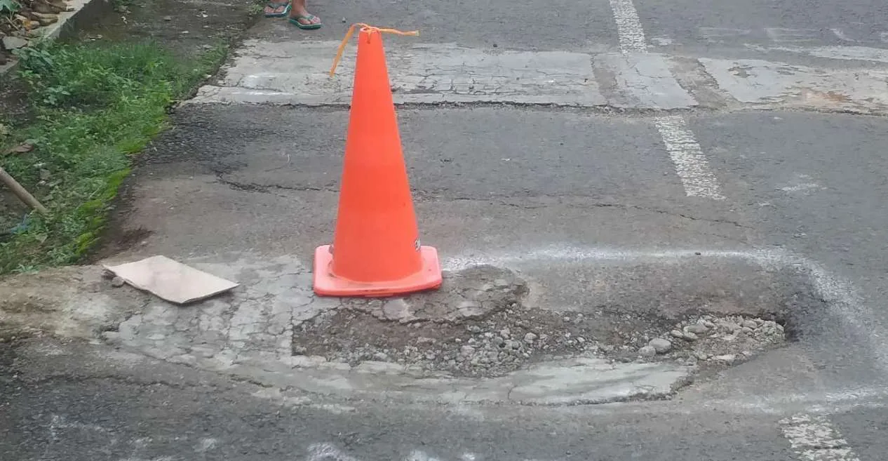Jalan Alternatif Cikoneng- Kawali di Dusun Cirahab Desa Bendasari Berlobang