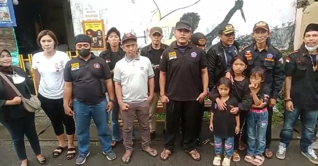 MENJELANG BERBUKA PUASA ORMAS BPPKB BANTEN DPRT BUARAN INDAH BERBAGI TAKJIL DIBULAN SUCI RAMADHAN