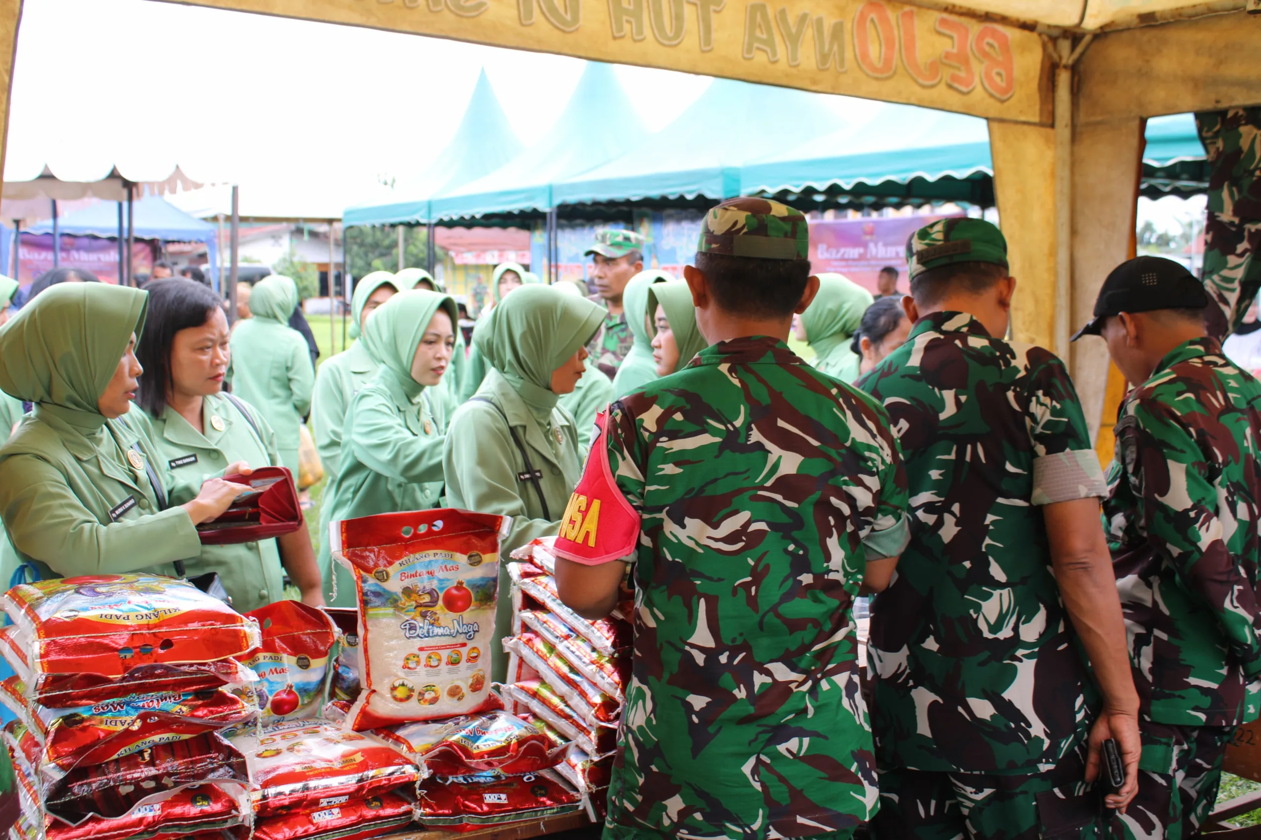 Kodim 0207/Simalungun Gelar Bazar Murah Jelang Perayaan Idul Fitri 1446 Hijriah,