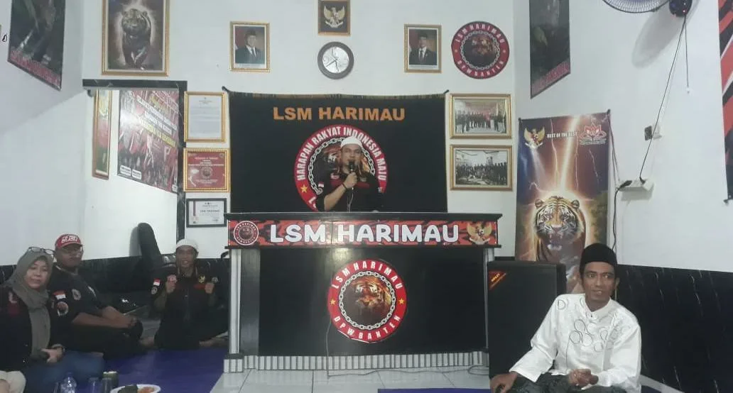 Sambut Idul Fitri 1446 H Ketua LSM HARIMAU DPW Provinsi Banten Bagikan Parcel Lebaran Kepada Seluruh Anggota