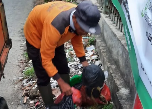 Wow Dalam Sehari DLH Kota Depok Angkut 1000 ton Sampah