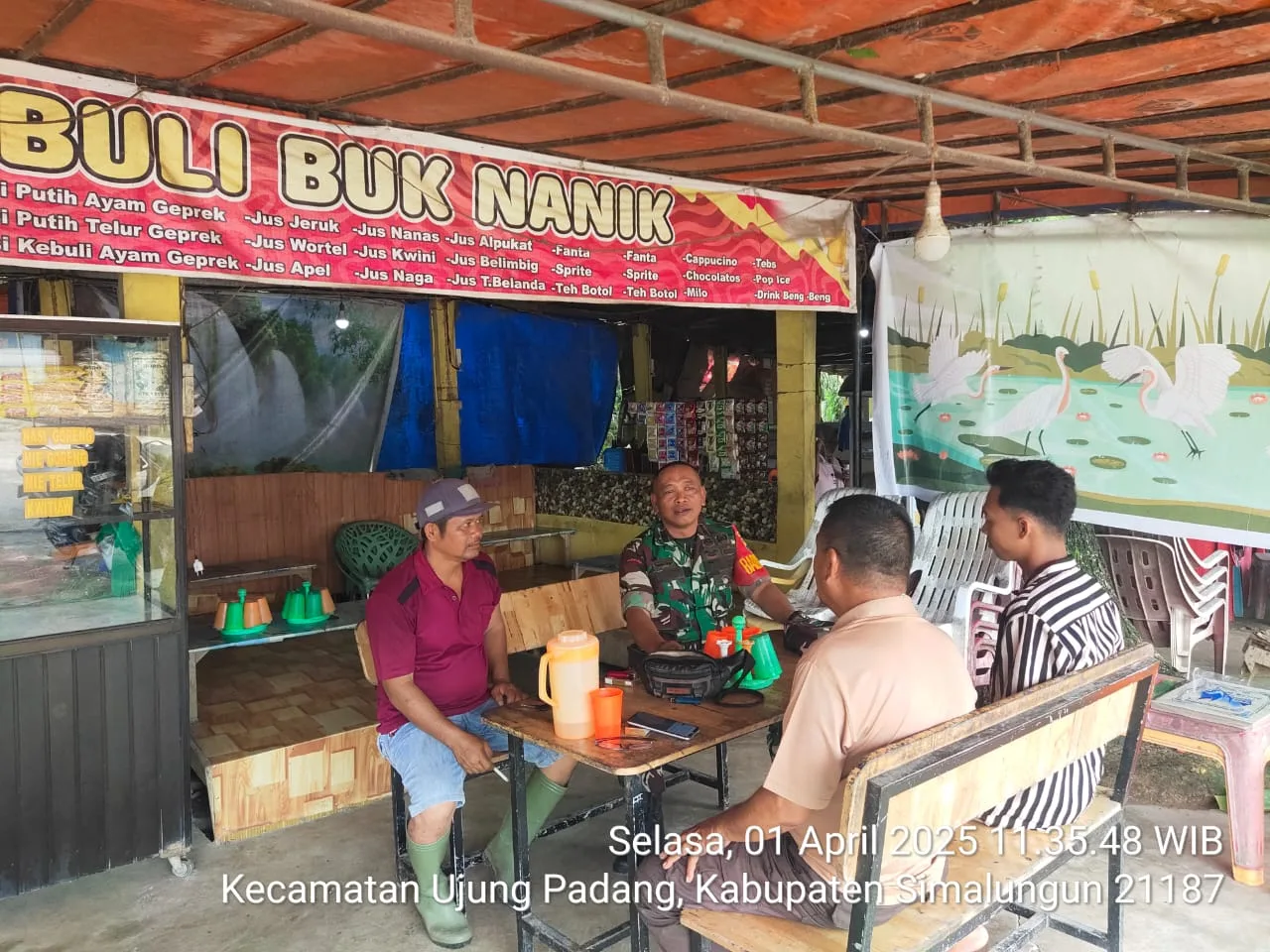 Jaga Keamanan Wilayah, Babinsa Aktif Komsos dengan Warga Binaan