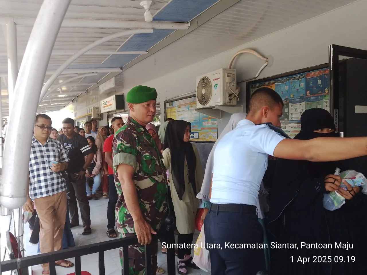 Dukung Keamanan, Babinsa Turut Mengawasi Kunjungan di Lapas Kelas IIA Pematang Siantar