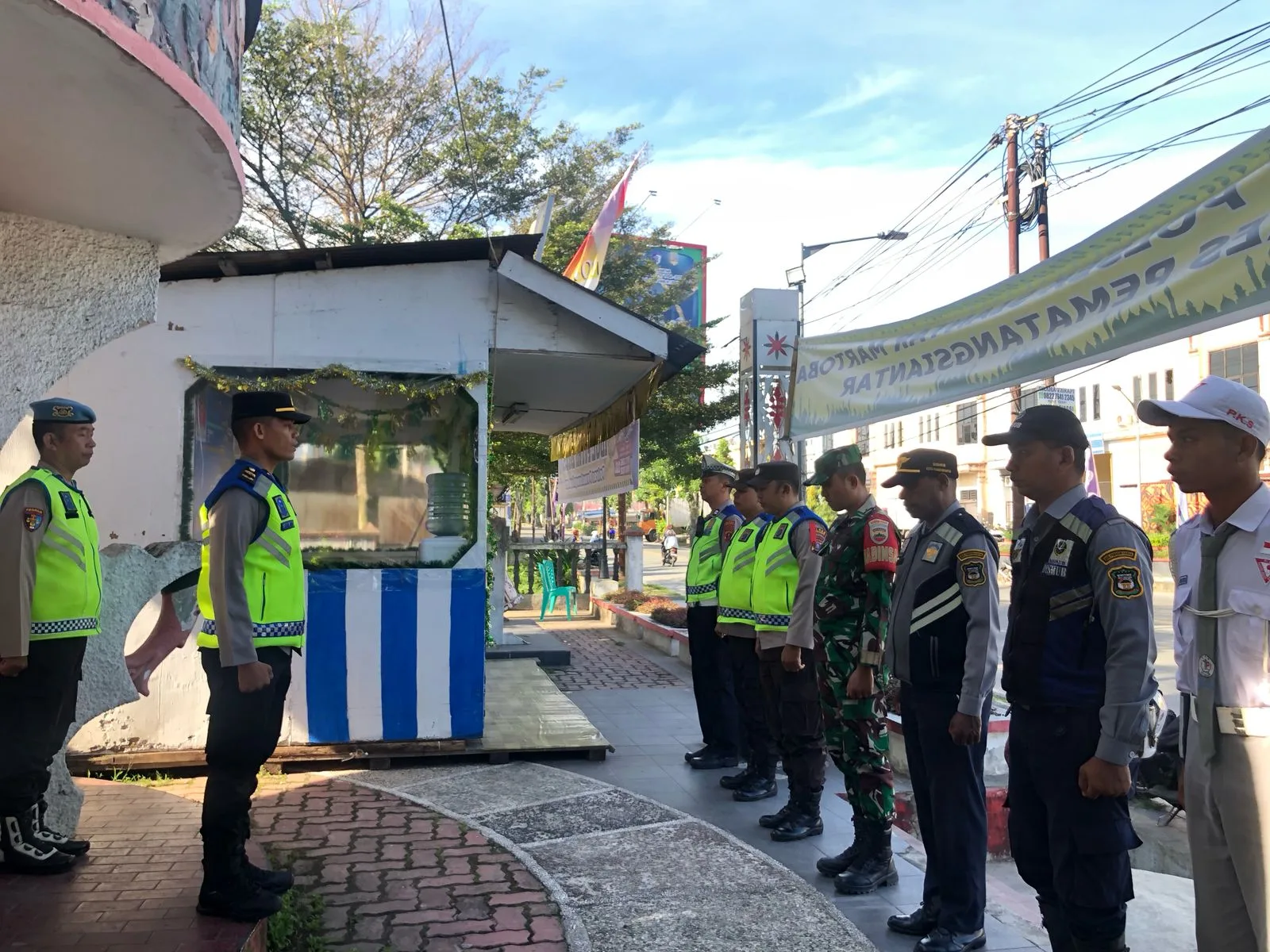Amankan Arus Mudik, Kodim 0207/ Simalungun dan Polres Pematangsiantar Bersinergi di Pos Yan I Jembatan Sigaga