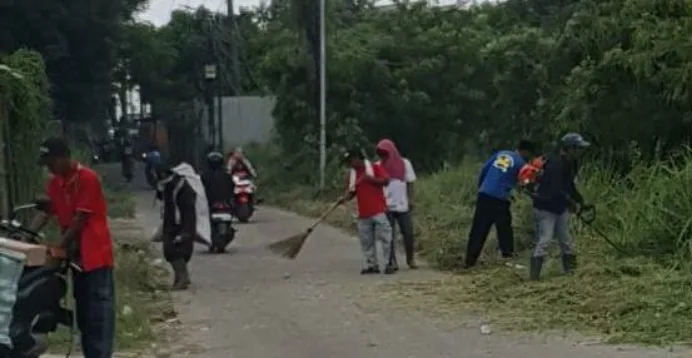 Catrik Ketua Advokasi DPW LBH PMBI Provinsi Banten  Apresiasi Kepada Kades Sindang Asih Pimpin Kegiatan Gotong Royong 