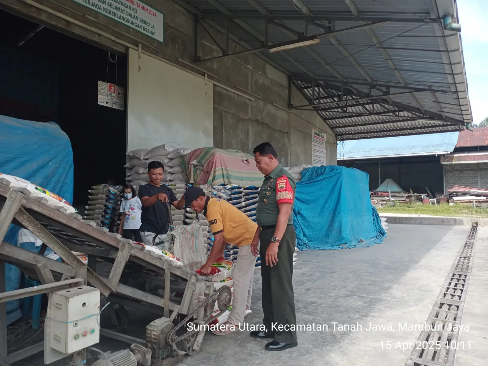 Babinsa Jalin Komunikasi dengan Pelaku Usaha Pertanian, Fokus pada Stabilitas Beras