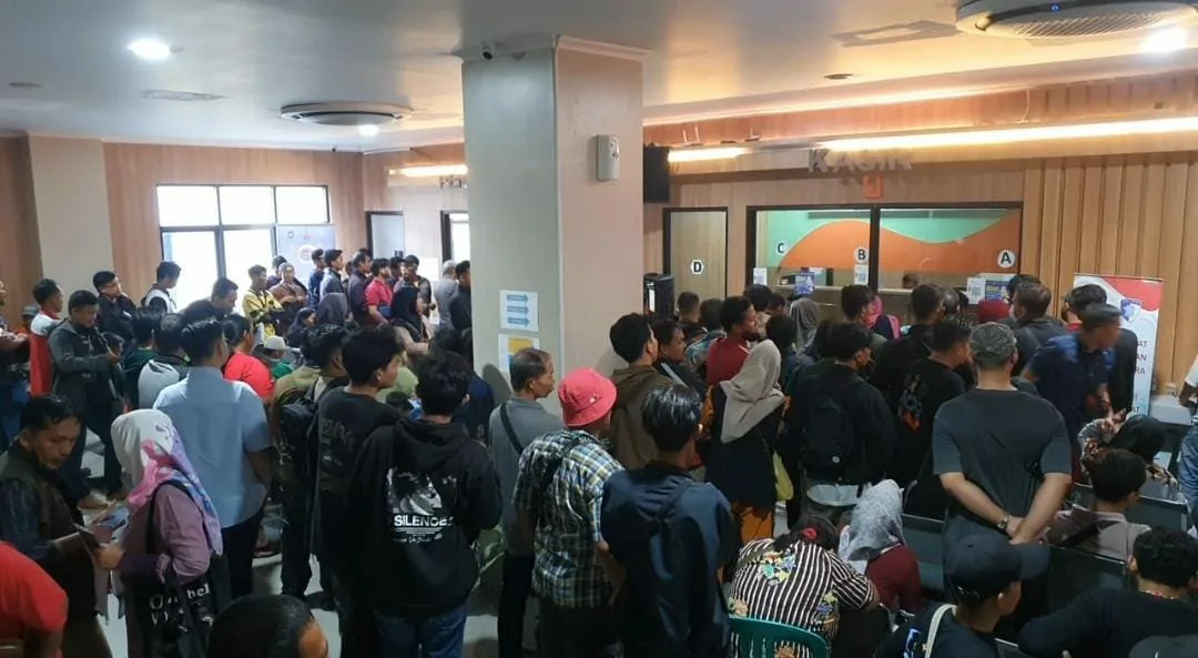 Warga Antusias Datang Ke UPTD Samsat Cikokol, Karena Bisa Membantu Ringankan Biaya Pajak