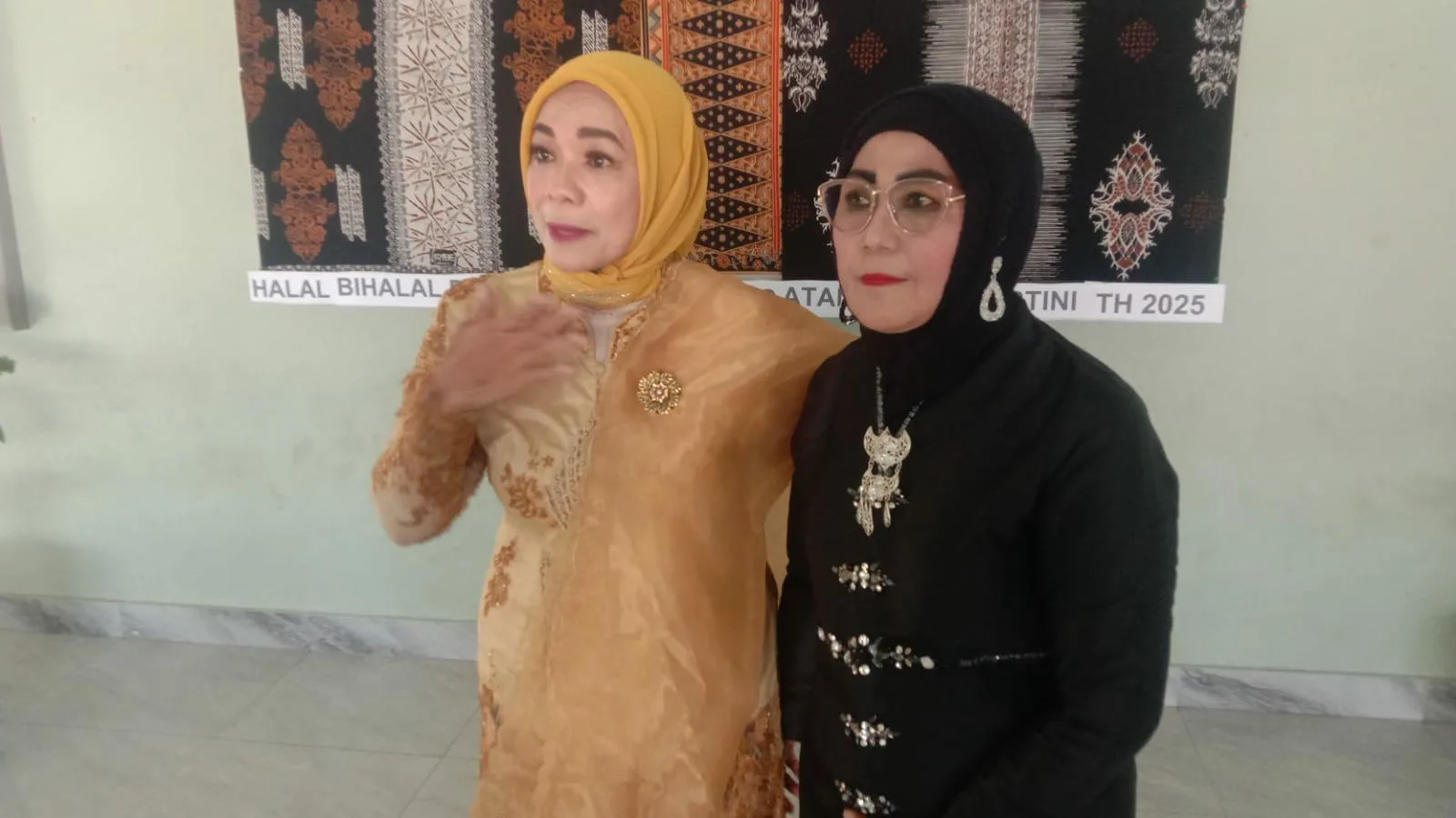 Tokoh Masyarakat Ketua Pembina PKK RW 04 Serta Ketua PKK dan Ketua Panitia Memperingati Hari Ibu R A Kartini.