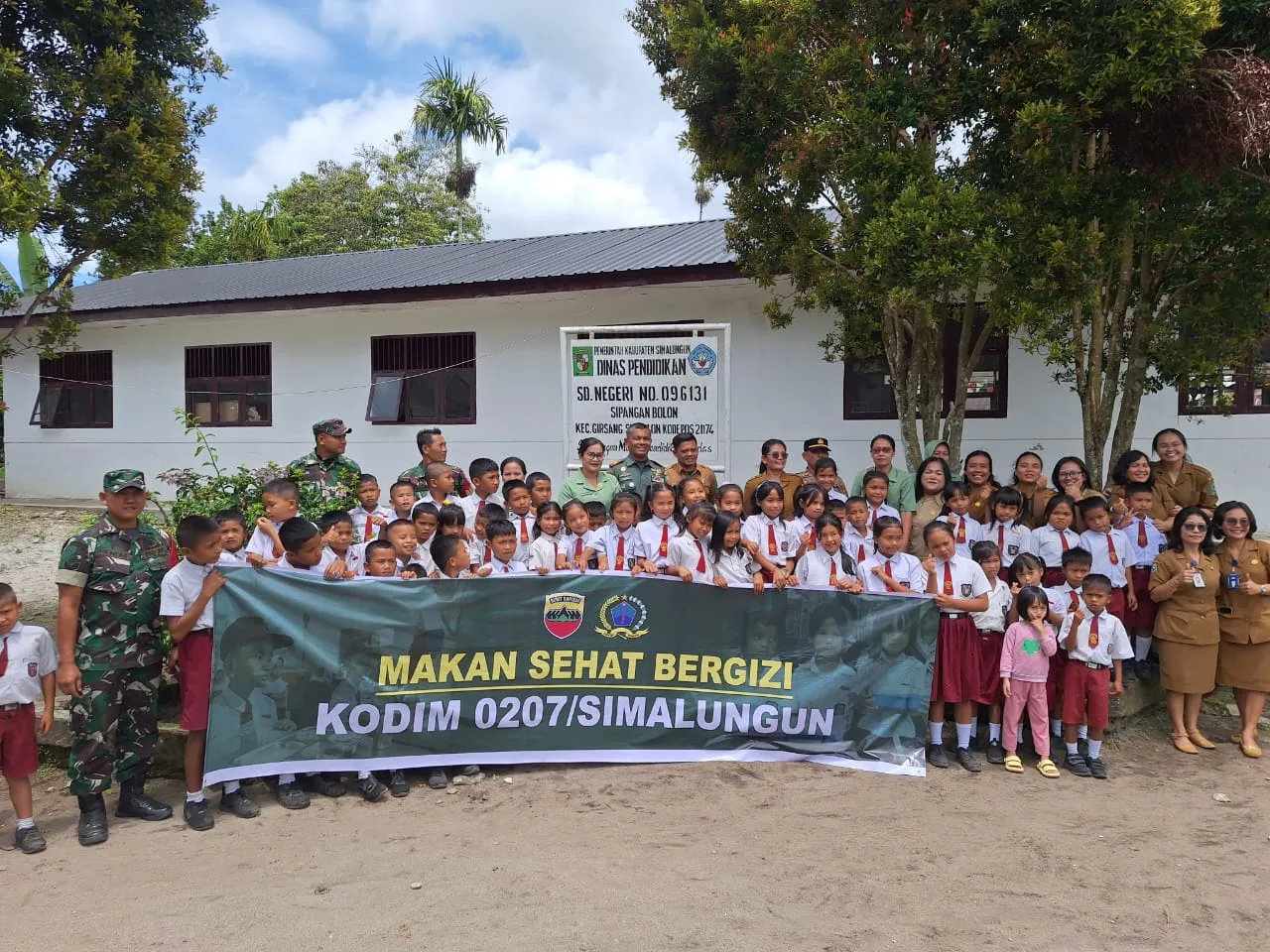 Kodim 0207/Simalungun Kembali Laksanakan Program Makan Sehat Bergizi di SDN 096131 Sipangan Bolon Dukung Indonesia Emas 2045
