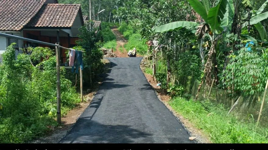 Pengaspalan Dusun Cikujang Beet Desa Sukahurip Menunjang Kemajuan Perekonomian