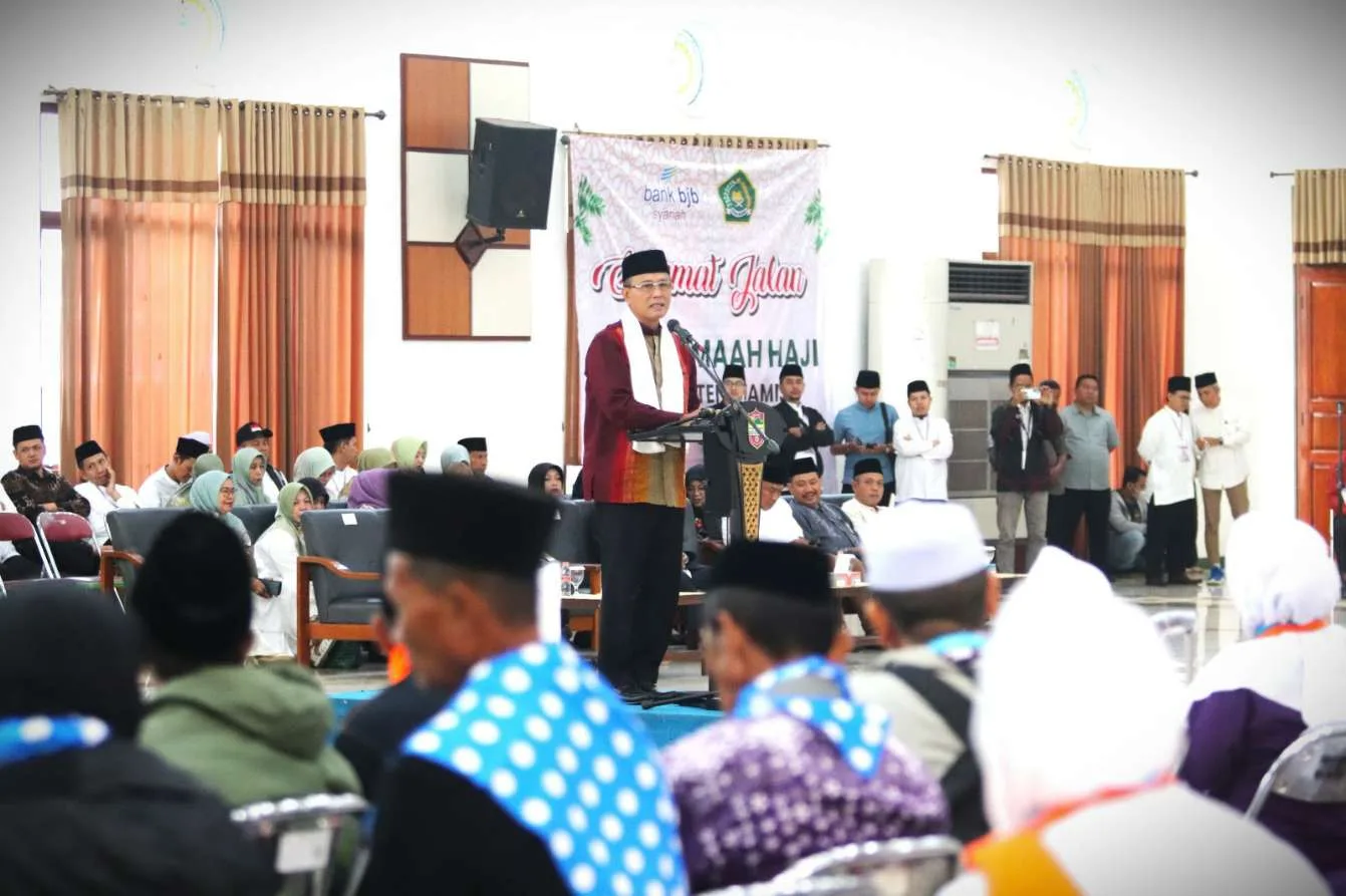 Bupati Ciamis Lepas 182 Jemaah Calon Haji Kloter 32 Tahun 2025