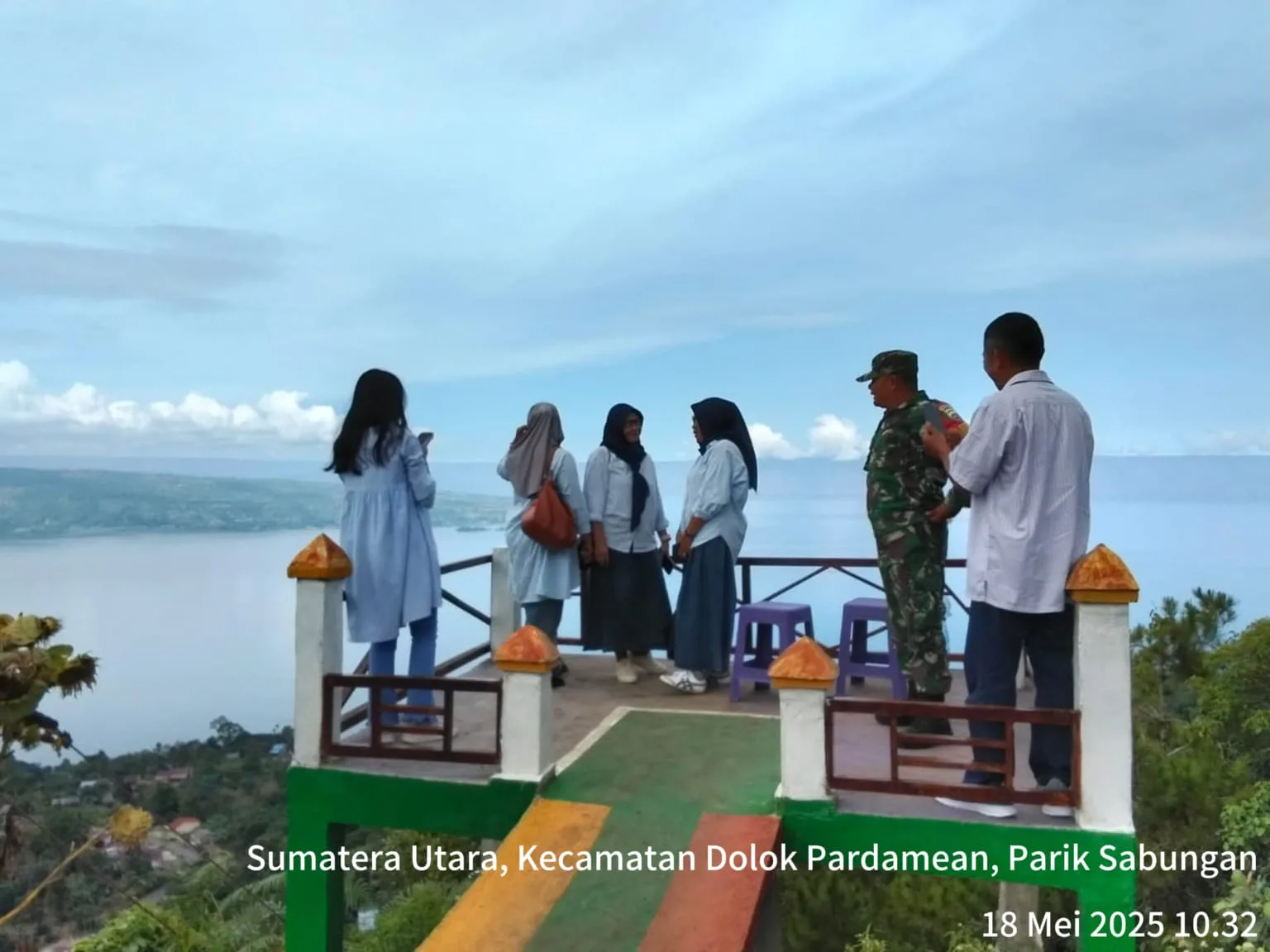 Wisata Aman dan Nyaman, Babinsa Koramil 15/Dolok Pardamean Sapa Pengunjung Tekosima