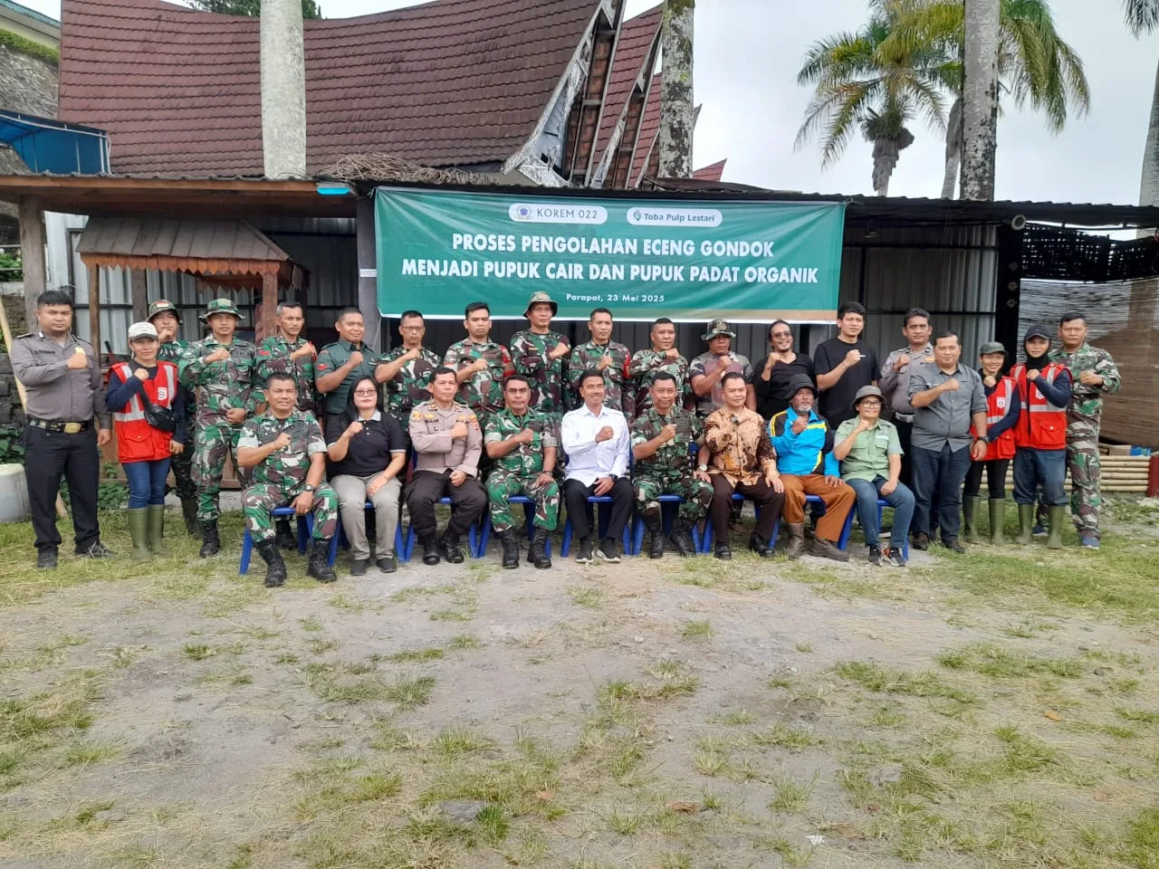 Kodim 0207/Simalungun Dukung Pengolahan Eceng Gondok Jadi Pupuk Organik di Girsang Sipangan Bolon