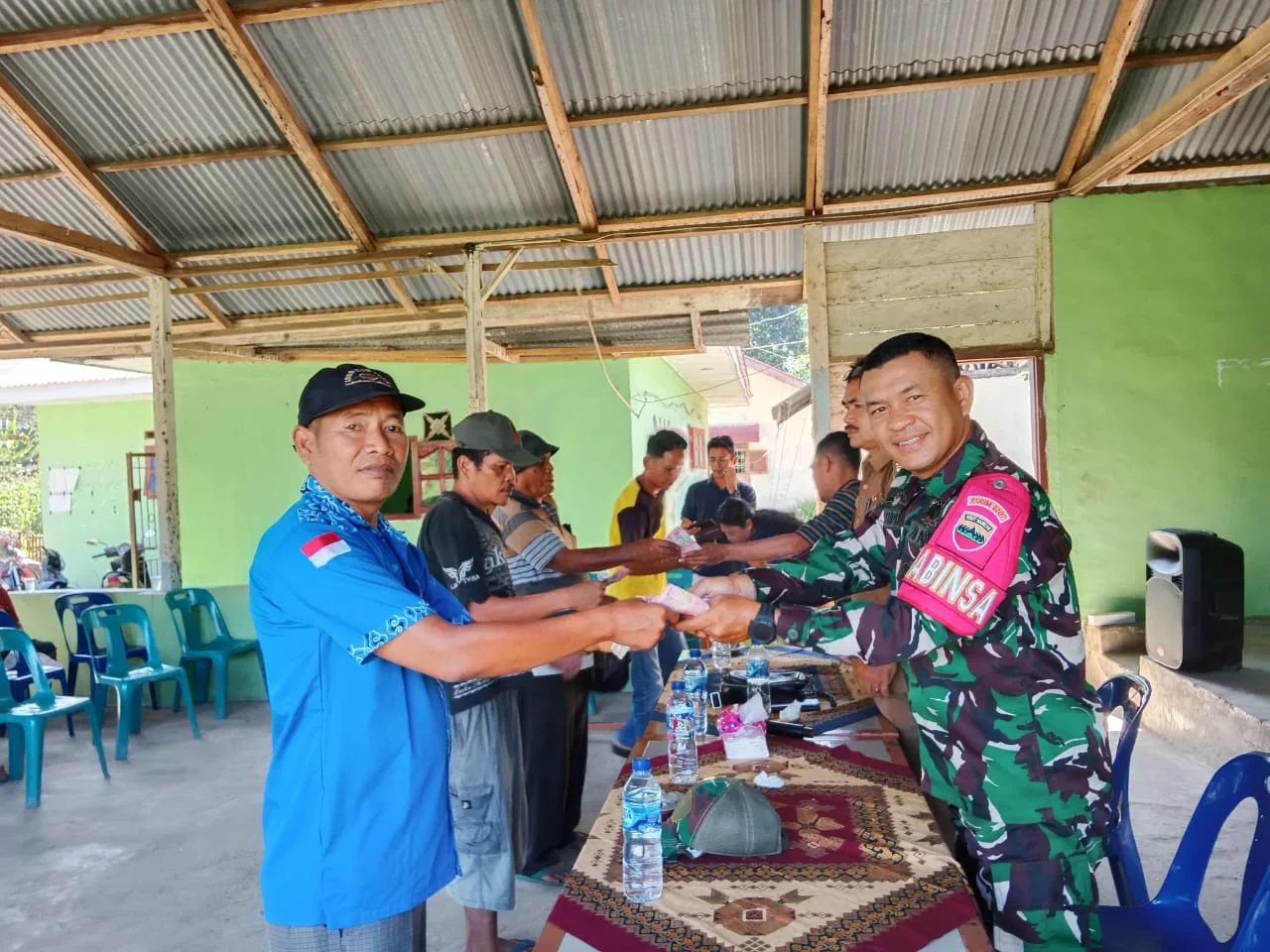 Babinsa Koramil 10/Tanah Jawa Hadiri Pembagian BLT Dana Desa di Nagori Saribu Asih