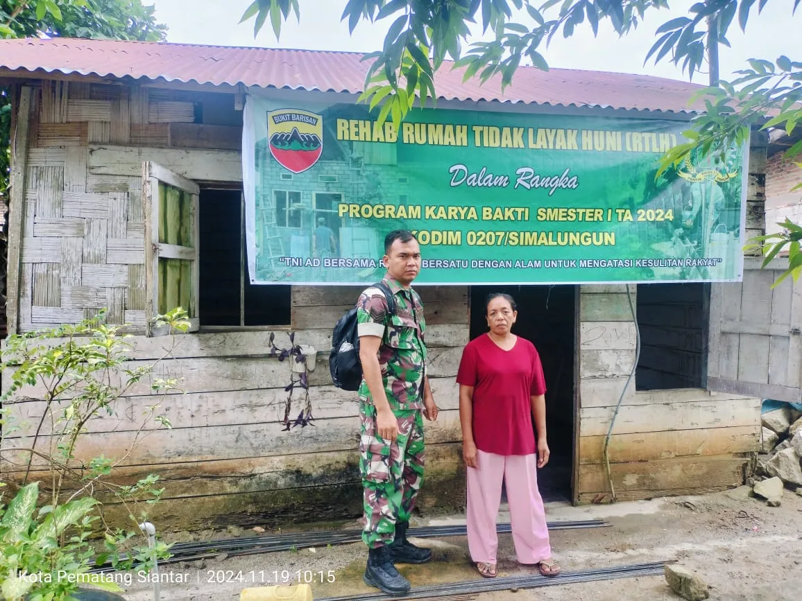 Babinsa Kodim 0207/Simalungun Sukses Rehab Rumah Warga Lewat Program Karya Bakti 2024