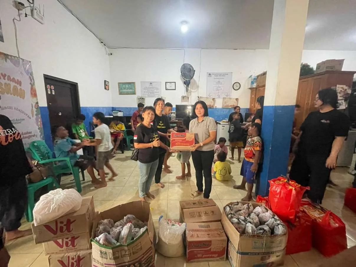 Gereja KHC Cipondoh Makmur Mengunjungi Panti Asuhan Kasih Anugerah