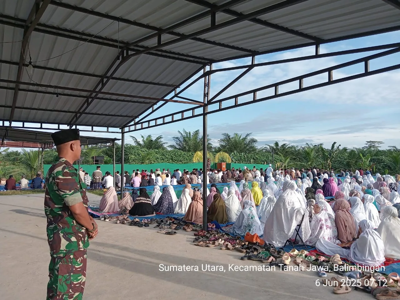 BABINSA KORAMIL 10/TANAH JAWA AMANKAN PELAKSANAAN SHOLAT IDUL ADHA 1446 H DI NAGORI SIDOMULYO 1 BALIMBINGAN