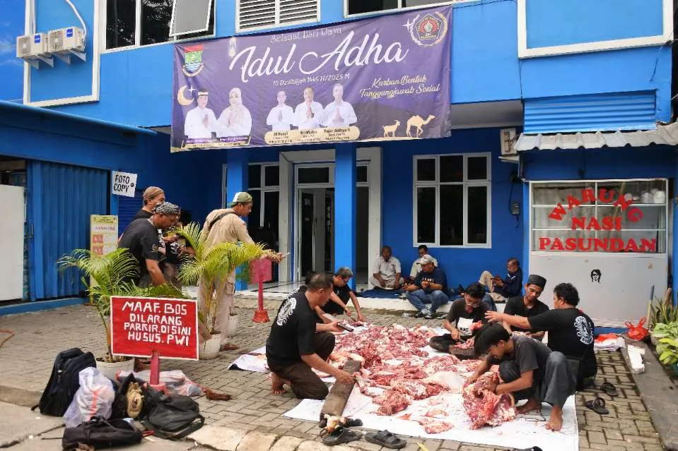 Idul Adha 2025: PWI Kabupaten Tangerang Berbagi Kebahagiaan dengan Masyarakat