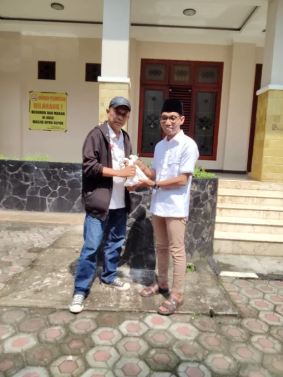 Luar Biasa PKB Depok Berkurban ,Ketua Fraksi Serahkan 3 Ekor Kambing Untuk Rekan-rekan Jurnalis