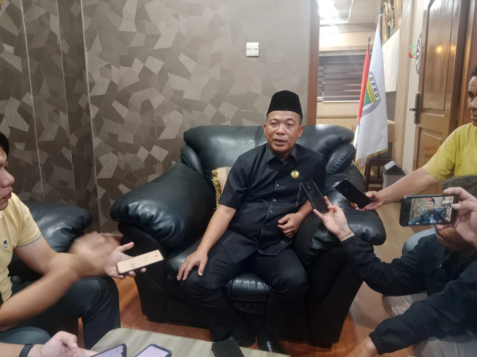 DPRD Kota Tangerang Menyampaikan Pandangan Umum Fraksi Terkait Dua Raperda