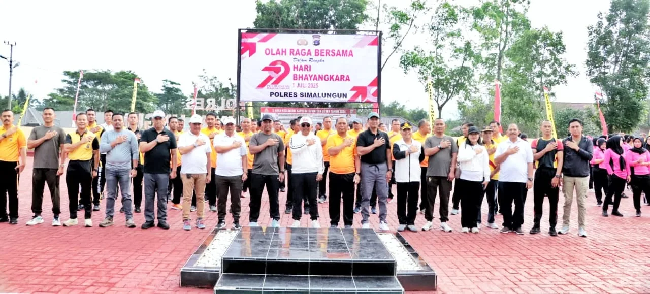 *Dalam Rangka HUT Bhayangkara Tahun 2025, Bupati Simalungun Lepas Peserta Gerak Jalan Santai*