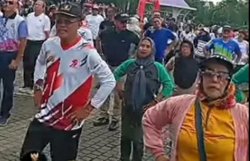Ribuan Warga Ciamis Ikuti Jalan Sehat di Alun Alun Ciamis