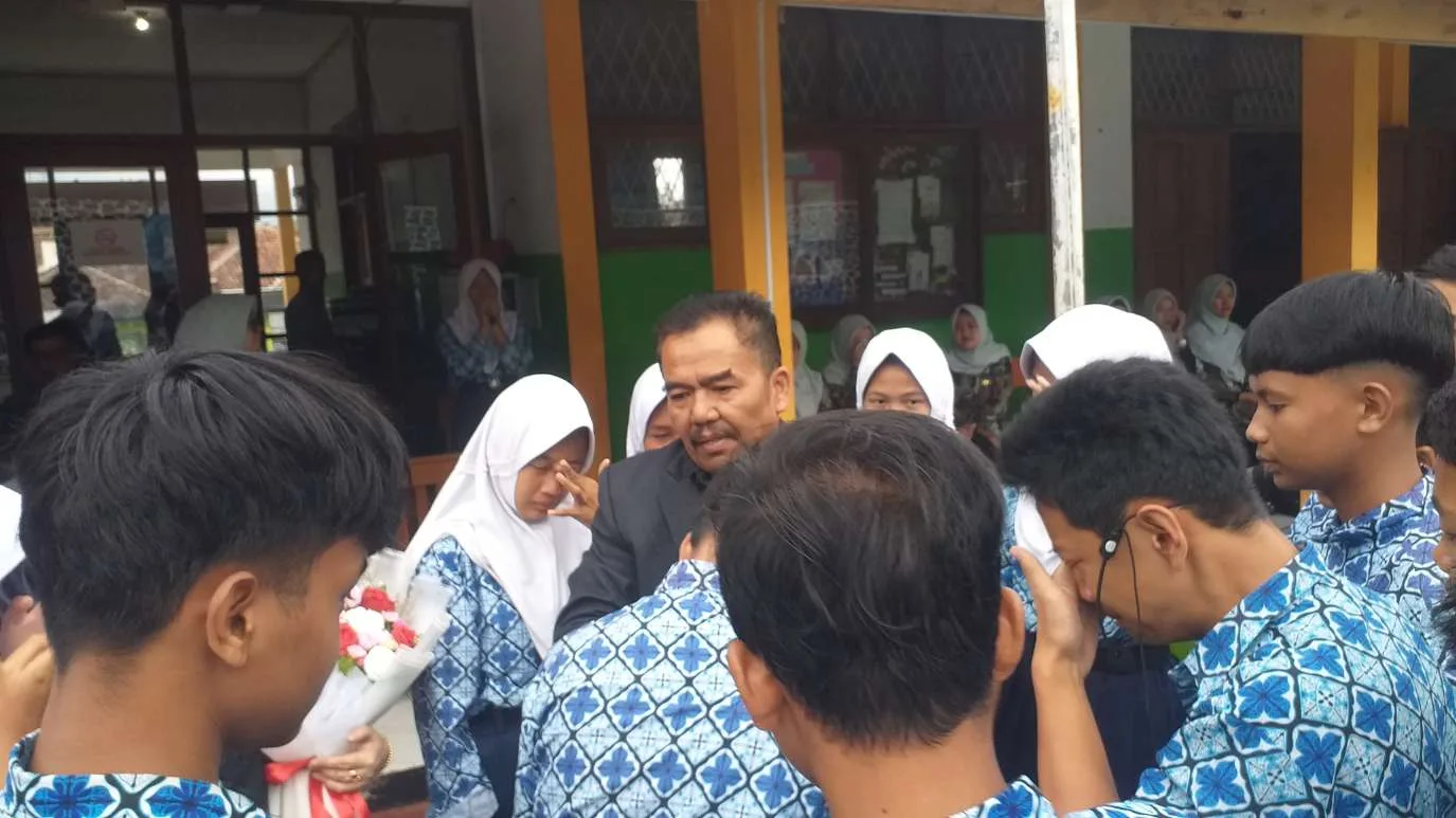 Pengabdian 33 Tahun di Pendidikan Drs Jajang Kusnadi Pensiun