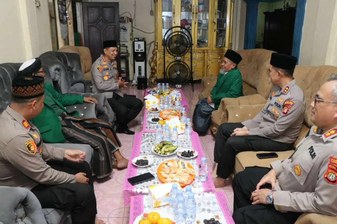 Minta Ulama Doakan Polri, Kapolres Metro Tangerang Kota Silaturahmi ke Ponpes Daarul Anshor