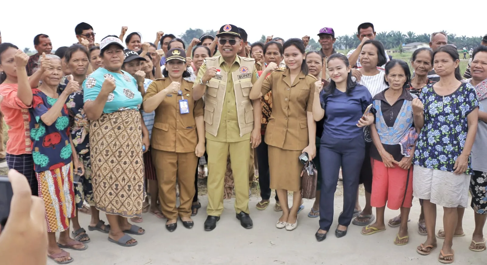 *Tanggapi Laporan Warga Soal Irigasi Longsor di Kecamatan Huta Bayu Raja, Bupati Simalungun Tinjau Lokasi*