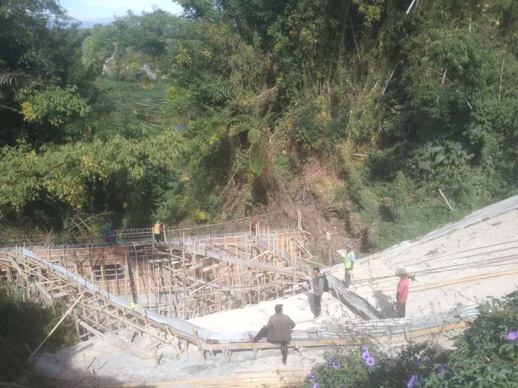 Pentingnya Penggunaan APD dalam Penanganan Bencana Alam: Studi Kasus Kegiatan Penanggulangan Longsor di Bahu Jalan Dinagori Cingkes, Kecamatan Dolog Silau, Kabupaten Simalungun