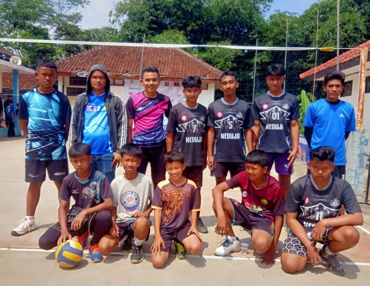 Tim Bola Voli Putra SMPN 2 Jatinagara Ikut Tarkam Desa Mulyasari