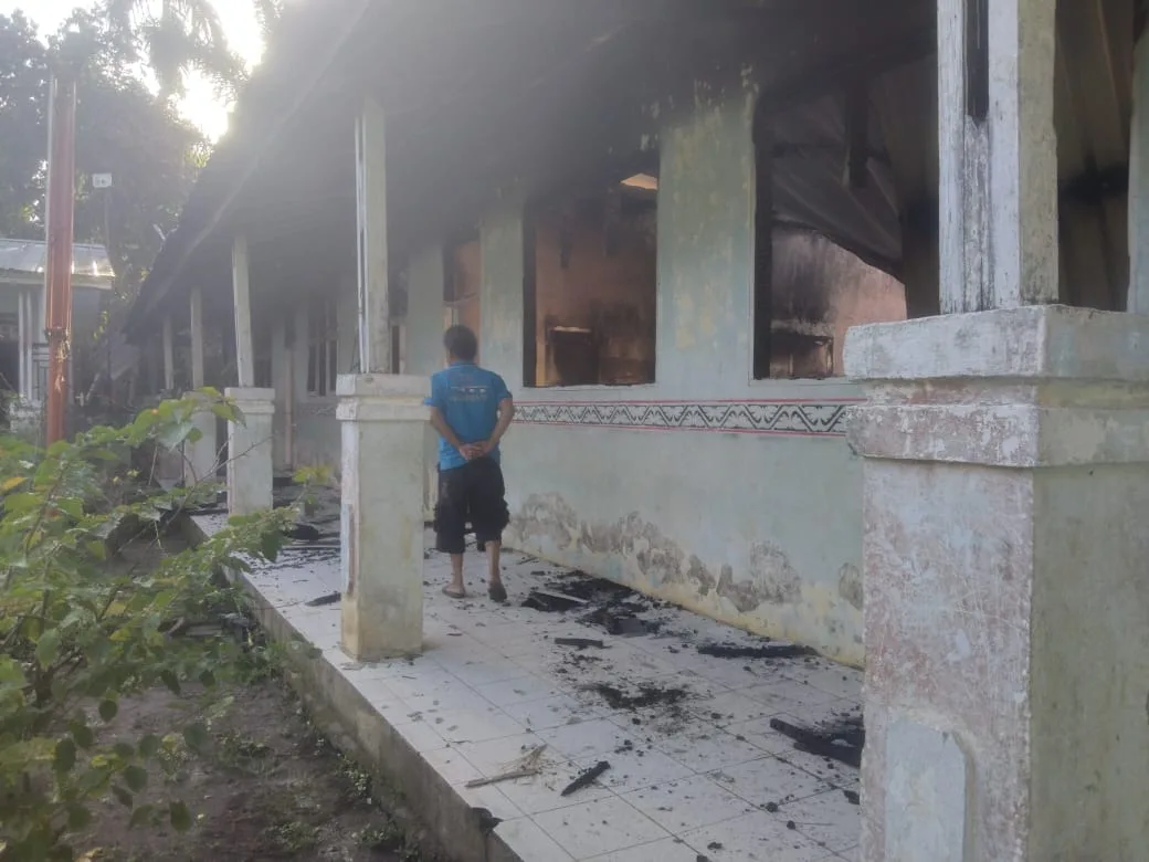 Kebakaran di SDN 095227 Gunung Diatas Kecamatan Raya Kahean Kabupaten Simalungun