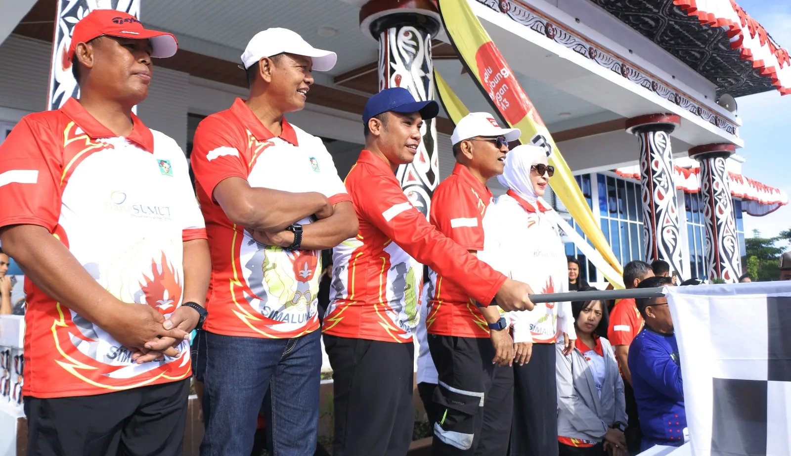 *Meriahkan HUT RI ke-80, Bupati Simalungun Lepas Seribu Peserta Lomba Lari 10K, 5K, dan 3K*