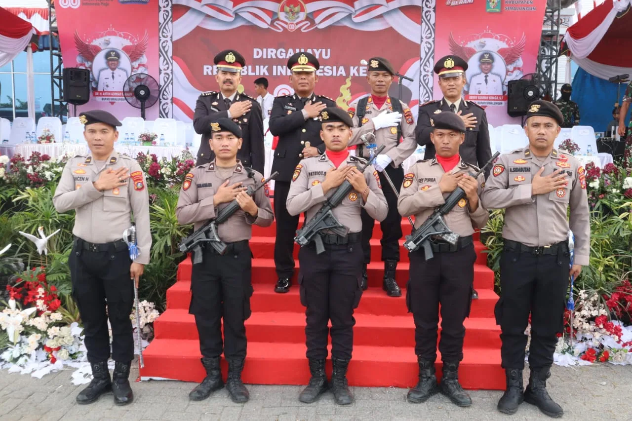 Kapolres Simalungun AKBP Marganda Aritonang Hadiri Aubade Penurunan Bendera HUT RI ke-80, Jaga Kamtibmas Berdaulat untuk Rakyat