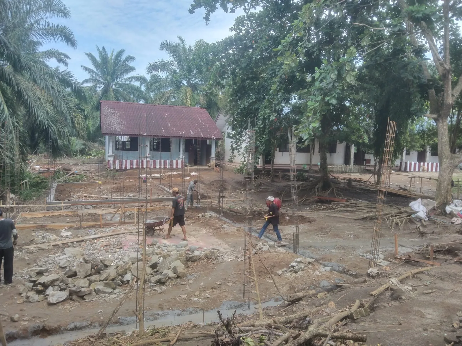 Program Revitalisasi Satuan Pendidikan di SMP N 2 Silau Kahean Kabupaten Simalungun