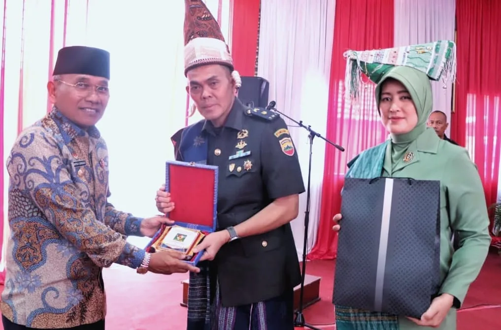 *Bupati Simalungun Hadiri Acara Pisah Sambut Dandenpom I/1 Pematangsiantar*