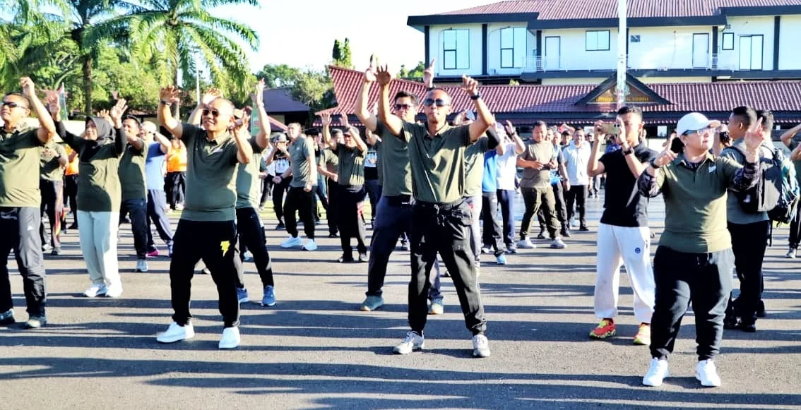 *Bupati Simalungun ikuti olahraga Bersama Forkopimda di Makorem 022/PT*