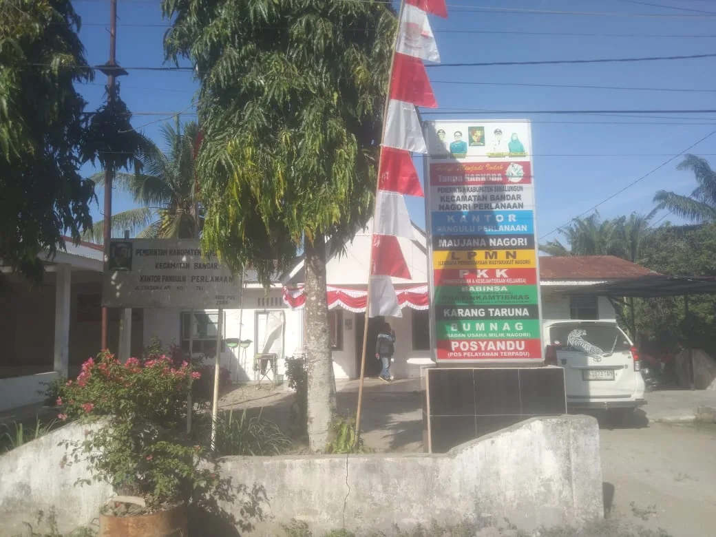 Pengadaan Plank Nama Jalan Nagori Parlanaan Kecamatan Bandar Kabupaten Simalungun  Dipertanyakan, Warga Desak Penjelasan