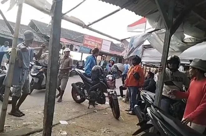 Pulau Cangkir Semrawut, Pungli Merajalela, Pemerintah Tutup Mata